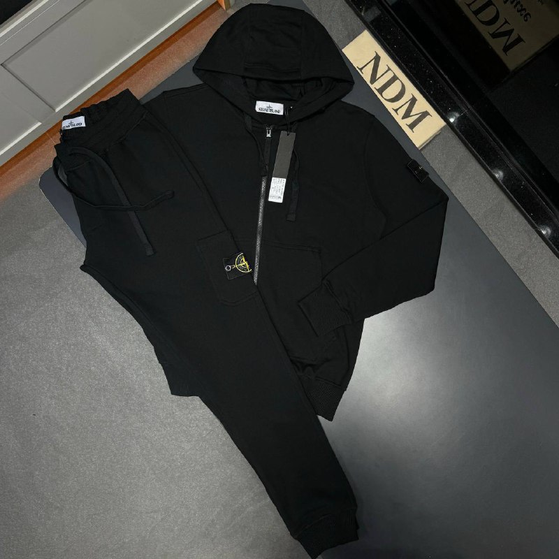 Men Tracksuit Forwarded From NDM DELUXEMen Tracksuit